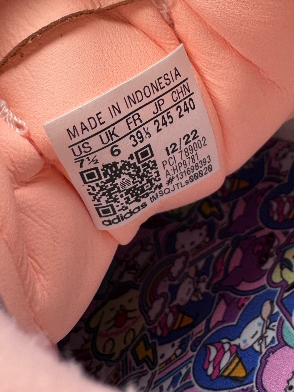 Adidas Low Platform Hello Kitty Sneaker - Picture 5 of 13